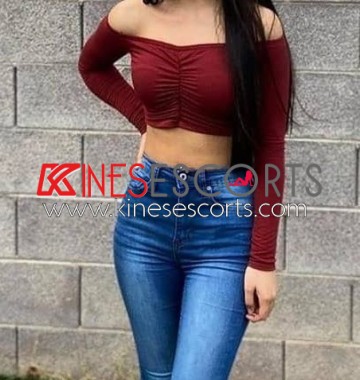 Ivana joven universitaria debutante y muy complaciente
